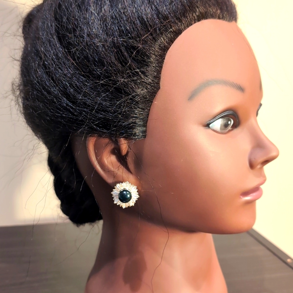 Simple Pearl Earstuds - Picture 3 of 11